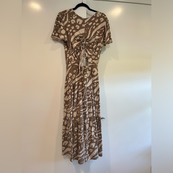 Cabi Swoon Dress Tan Cream Faux Wrap Fit & Flare Tiered Skirt Style #6147 Size M - Picture 7 of 10